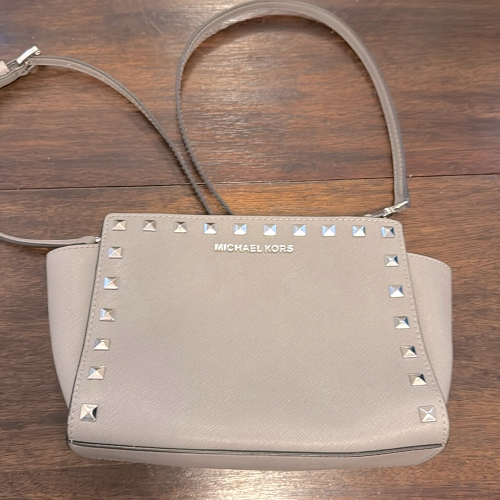Michael Kors SELMA STUDDED SAFFIANO MESSENGER